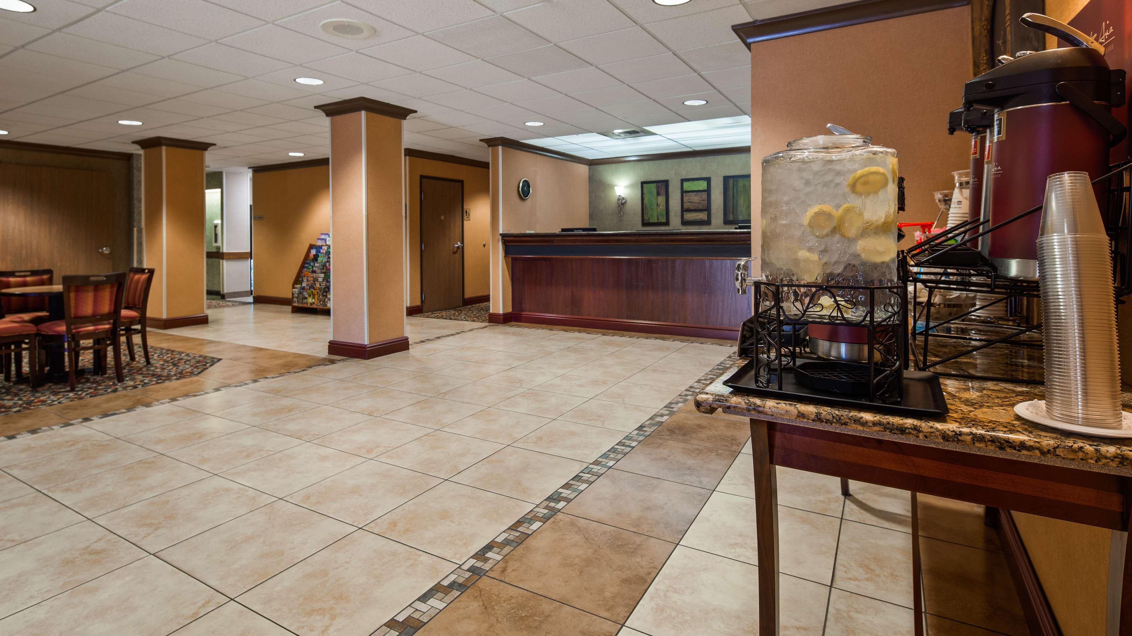 Best Western Cascade Inn & Suites Траутдейл Экстерьер фото